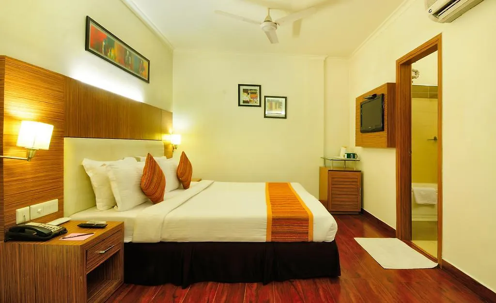 Crossroads Hotel Gurgaon 4*,