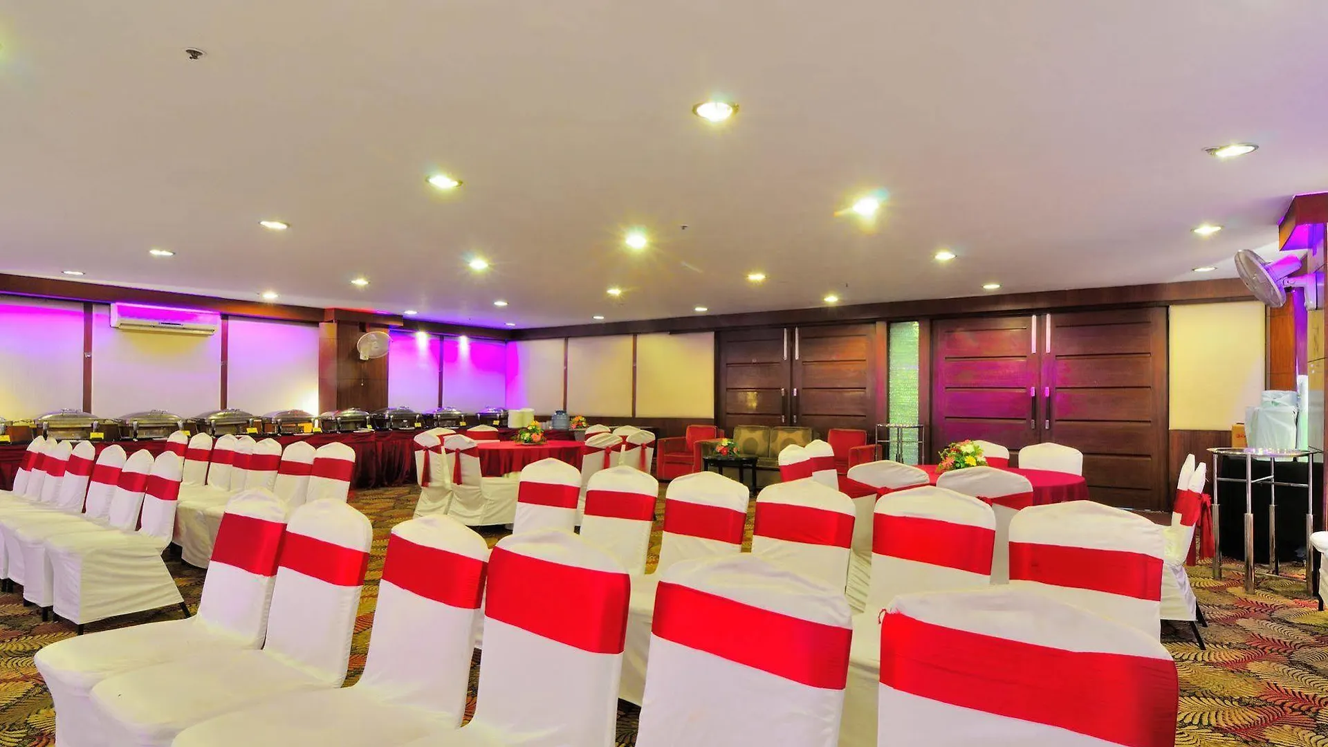 Crossroads Hotel Gurgaon 4*,
